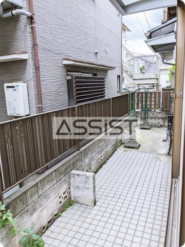 杉並区高円寺南３丁目のアパートのバルコニー