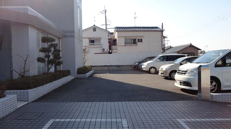 ヌカタコルンウエストの駐車場