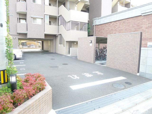 管理人は日勤で来てくれるので安心♪防犯面でも嬉しいオートロックマンションです♪