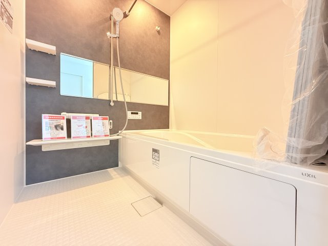 つくば市南中妻4期　新築戸建て　2号棟の浴室|浴室暖房乾燥機付きで冬場のお風呂もあったか快適！乾燥モードを使えば浴室内で洗濯物を乾かせます。