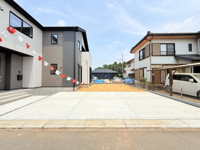 つくば市南中妻4期　新築戸建て　2号棟の駐車場|カースペース3台程可！