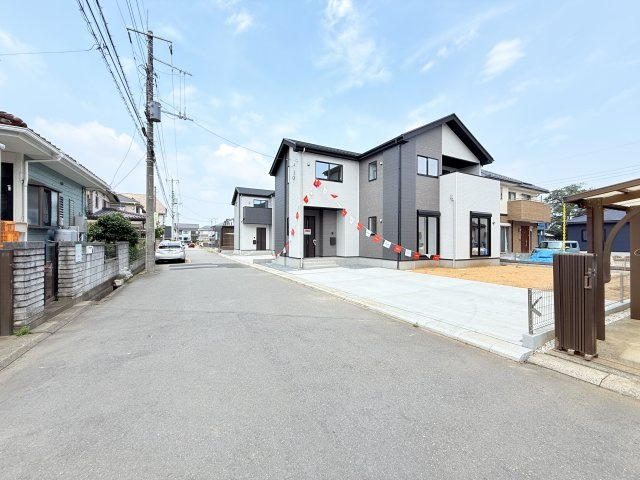つくば市南中妻4期　新築戸建て　2号棟の前面道路含む現地写真|実際に現地で周辺環境や街並み、近隣のスーパーや通学路の安全性、病院、公園・・・など生活のイメージをご確認ください！