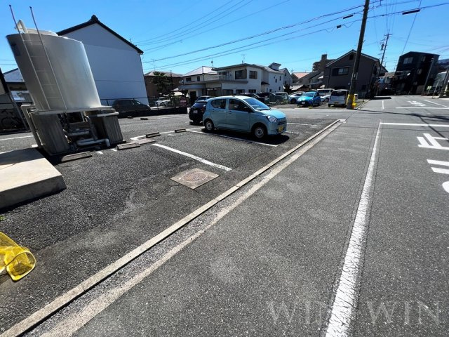 ウィングコートExcellenceの駐車場