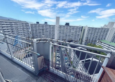 【バルコニー】 | ポートアイランド住宅45号棟 | 14階建ての最上階♪眺望・採光・通風良好です♪