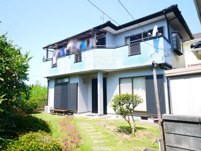 茂原市谷本　中古戸建の外観|平成7年2月築４SLDKカーポート2台 スーパーカスミ徒歩約10分 芝のお庭でドックランも可能です。