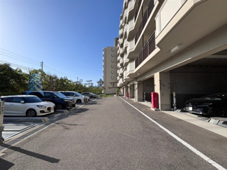 【その他】 | ポートピアプラザE棟 | 敷地内駐車場も広々です♪