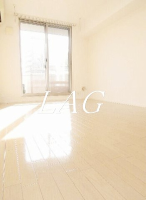 【居間・リビング】 | Ｍａｉｓｏｎｄ　ｏｒ　ＫＡＭＥＡＲＩ　ＷＥＳＴ | 洋室のお部屋です。
