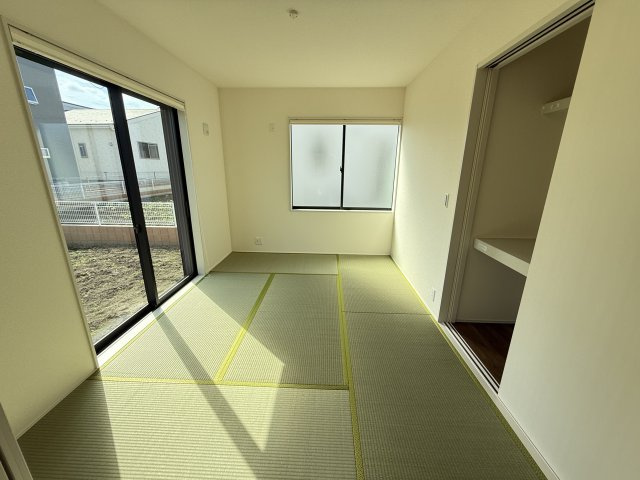 リーブルガーデンS第18渋川金井　6号棟の和室|６帖和室です♪和室があれば、来客や子供用のスペースとして活躍しますよ。