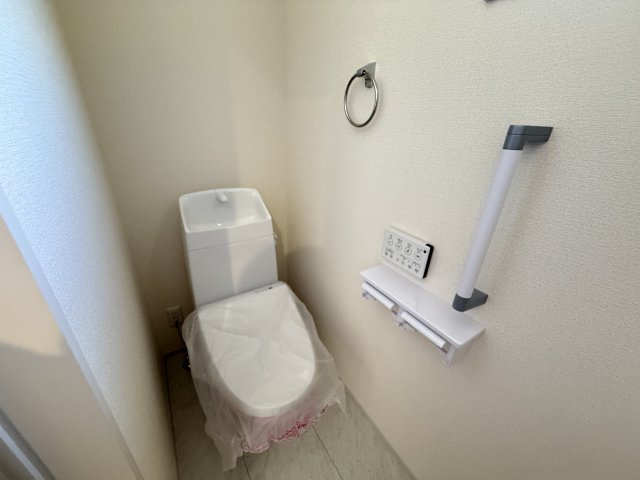 リーブルガーデンS第18渋川金井　6号棟のトイレ|2階トイレです。清潔感のある白を基調としています。