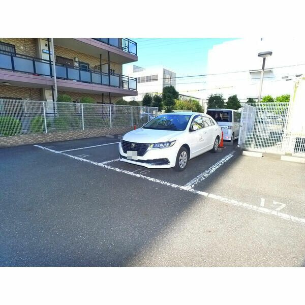 柏市豊四季の賃貸マンションの駐車場