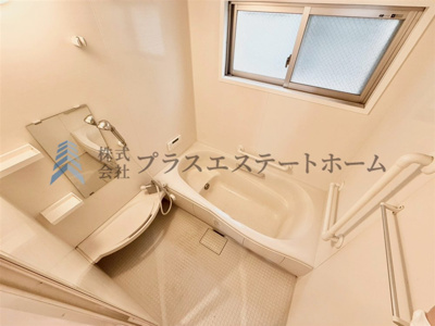 【浴室】 | 長田区水笠通3丁目　戸建て | 窓付きの浴室は採光、換気、開放感の向上などの多くのメリットがあります♪