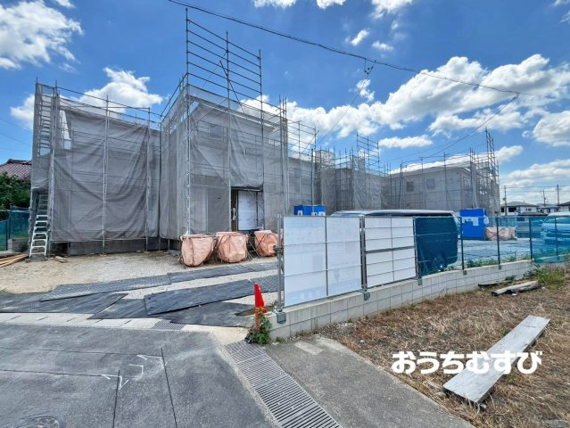 小牧市池之内鳶ヶ巣第2(全4棟)の前面道路含む現地写真