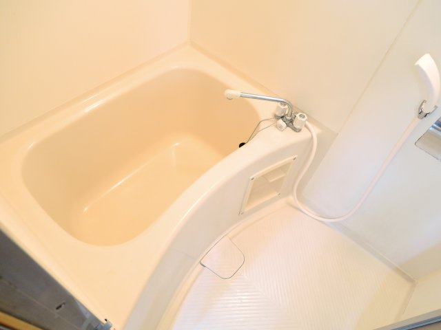 ハムロハイツ杉田A棟の浴室