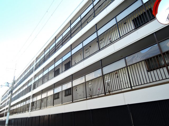 ハムロハイツ杉田A棟の外観