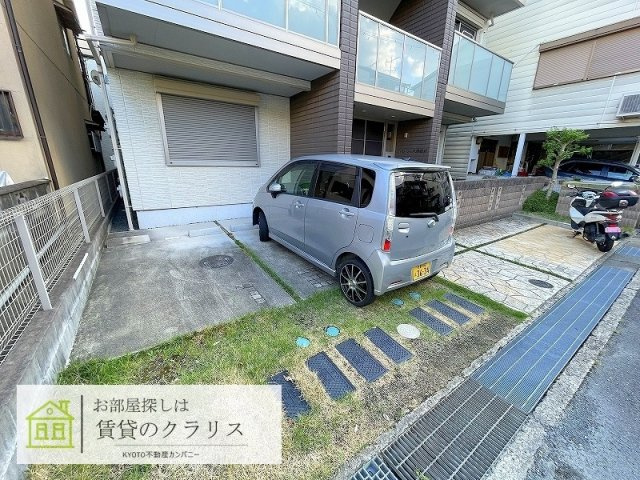ハイエスト京都桂川の駐車場