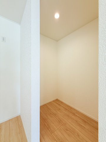 つくば市観音台第15　新築戸建の収納|普段使いのお洋服や小物はもちろん、季節物のお洋服などもしっかりと整理整頓おしまい頂けます。居室空間をより広く隅々までお使いいただけますね。
