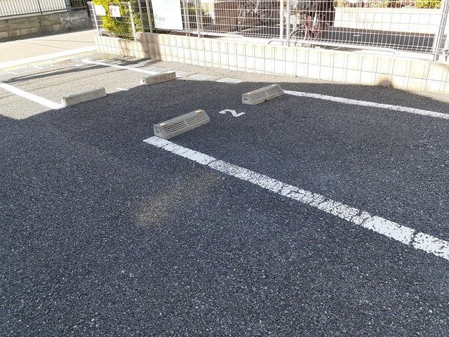 グランデ・オルソ　Ⅲの駐車場