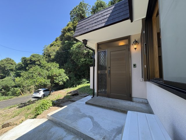 下田市　笹峯台の玄関