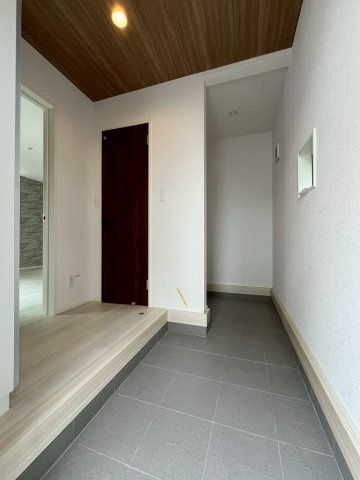 【仲介手数料無料】富士見市東みずほ台7期―新築分譲住宅―限定1棟の内観：施工例|(施工例)広さだけでなく、使いやすさまで計算。収納する時間さえ心地よくなる、上質なシューズインクローゼット
