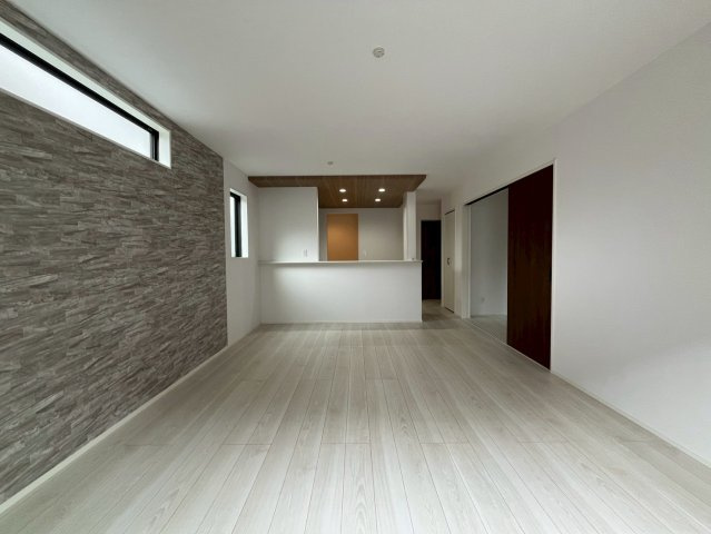 【仲介手数料無料】富士見市東みずほ台7期―新築分譲住宅―限定1棟の内観：施工例|(施工例)リビングとダイニング、2つの空間機能を活かし、巧みに使い分ける発想が、ライフスタイルに新しいゆとりをもたらします。