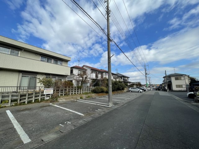 ウィンドテラス矢切の駐車場