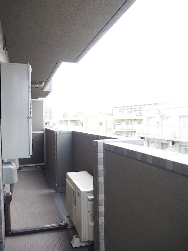 ルーブル仲六郷壱番館 のバルコニー