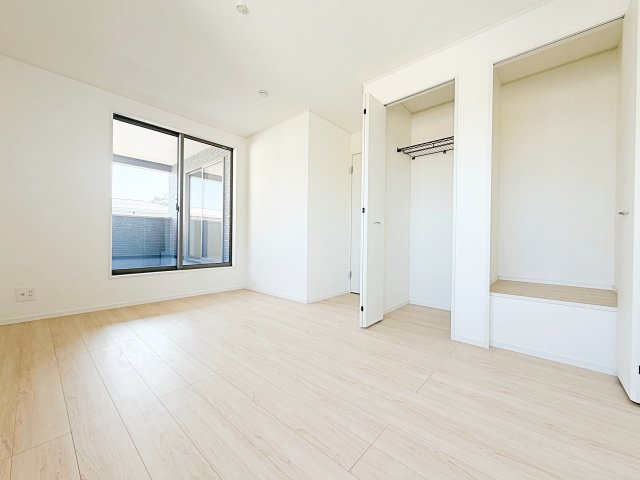 クレイドルガーデン安城市榎前町第５の洋室|収納も充実した子供部屋。学用品もすっきり片付き、集中して過ごせる環境です。