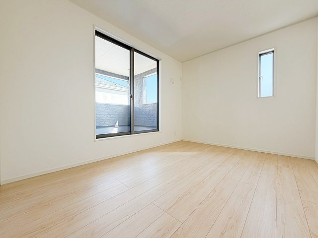 クレイドルガーデン安城市榎前町第５の洋室|収納も充実した主寝室で、夫婦のプライベート空間をゆったりと確保できます。