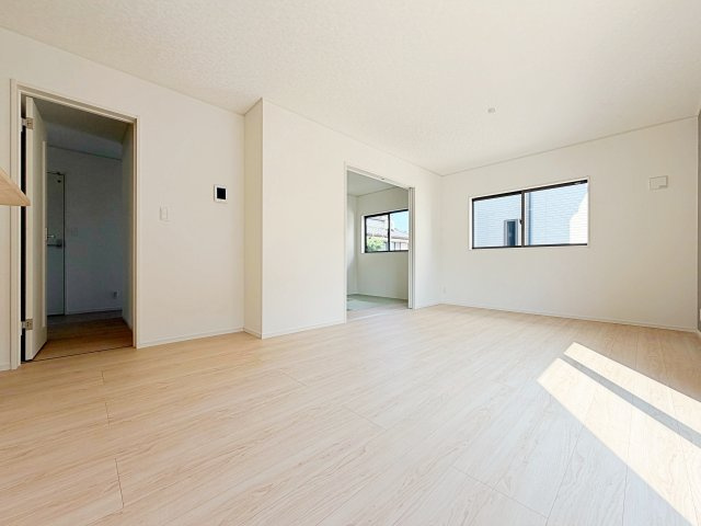 クレイドルガーデン安城市榎前町第５の居間・リビング|家族が自然と集まる広々としたリビング。お子様の成長を見守りながら過ごせます。