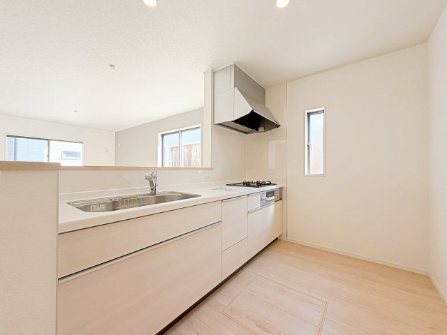 クレイドルガーデン安城市榎前町第５のキッチン|収納力に優れたキッチンで、家族の食事づくりも効率よく進められます。