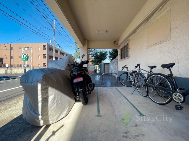 第1フォンタナ駒沢の駐車場|バイク置き場