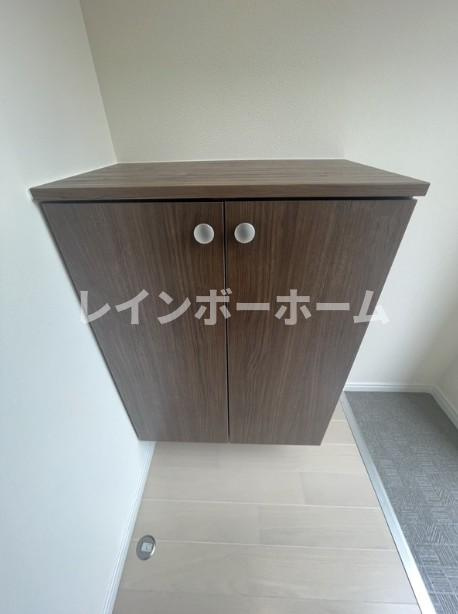 特典：仲介手数料が無料です!!の玄関