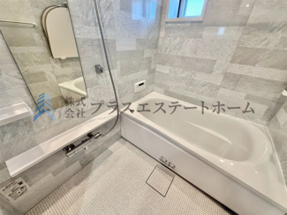 【浴室】 | ワコーレシャロウ御屋敷通 | 広々としたバスルームで、心地よいリラックスタイムを楽しめます♪快適な空間で、日々の疲れを癒す贅沢な時間を提供します♪