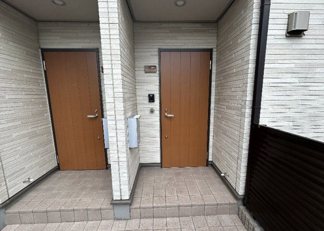 グランヒルズ　カジノA棟の玄関