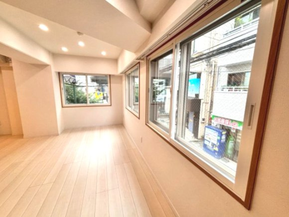 アーバンキャッスル江戸川駅前の設備|快適性を高める二重サッシが、心地よい毎日を支えます。