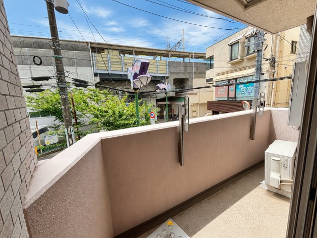 アーバンキャッスル江戸川駅前のバルコニー|明るい陽射しと爽やかな風を感じる、南向きバルコニー。