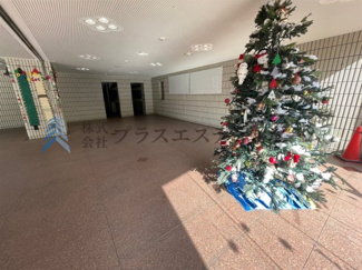 【その他】 | シーアイマンション須磨エクシード | エントランスには季節のモニュメントが飾られていてかわいいですね♪