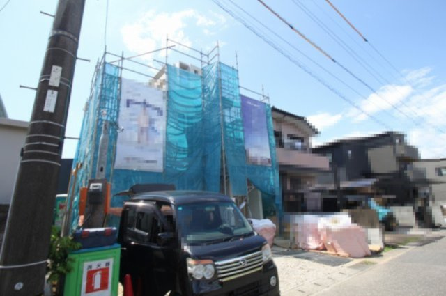 神田　新築戸建　の間取り|4LDK+WIC+SIC　建物面積　101.02㎡（約30.55坪）
1階　54.65㎡　2階　46.37㎡