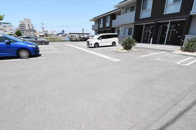 【玄関】 | ゆがふテラスⅠ | 駐車場