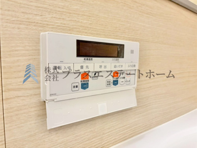 【設備】 | ウインヒルズジェームス山  | 給湯器リモコンの設置あり♪追い焚きが簡単なので、いつでも楽に入浴出来ます♪