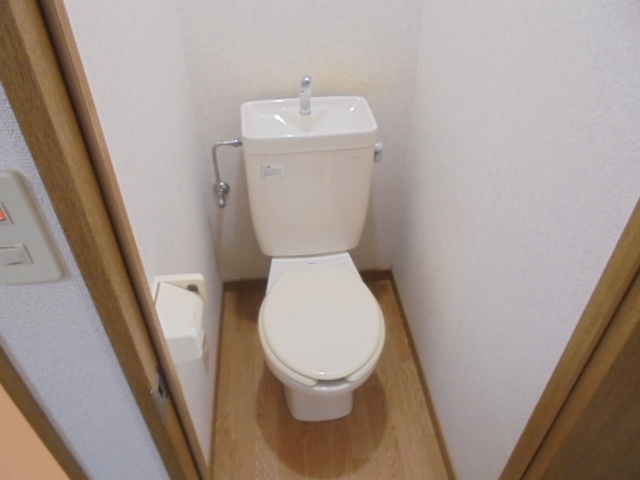 府中市紅葉丘３丁目の賃貸マンションのトイレ