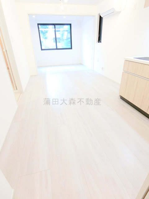 ADORE URBAN大森町Aの居間・リビング