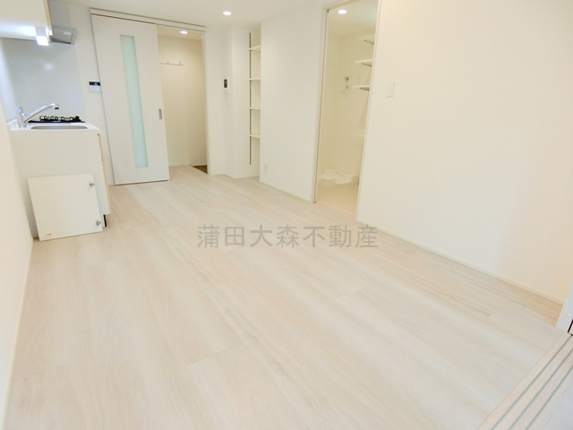 ADORE URBAN大森町Aの居間・リビング