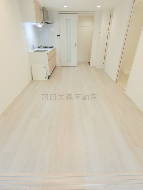 ADORE URBAN大森町Aの居間・リビング