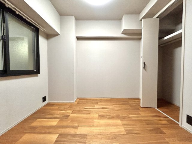 豊栄荻窪ステーションプラザ　中央線　荻窪の洋室|約3.1帖の納戸でございます。
仕上げはリビングや居室同様、クローゼットもあり、お部屋として使用可能です。