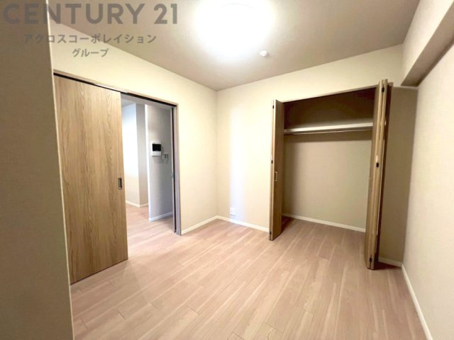 子供部屋…創造性や成長を促す遊びの空間を提供。学習や趣味に集中できる環境を整えます。個別のプライベートスペースは自己表現と自立心を育み、心地よい睡眠環境を整えリラックスできる場所を提供。