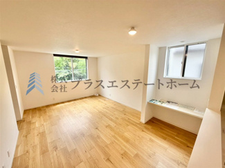 【居間・リビング】 | 須磨区多井畑池ノ奥口新築戸建 | リビングに家族みんなで使えるデスクを設置しました♪