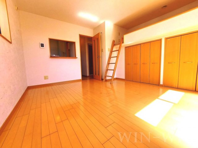 ピアルーチェの洋室