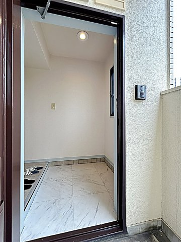 新橘ビルの玄関