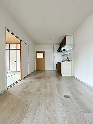 新橘ビルの居間・リビング